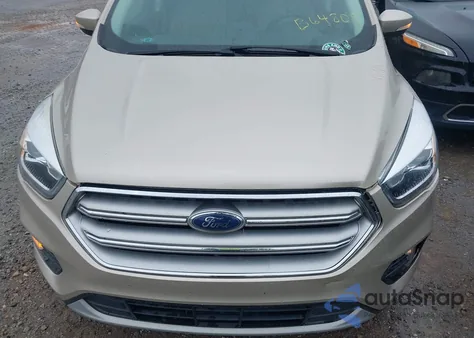 2017 Ford Escape Titanium z USA, uszkodzony, nr VIN 1FMCU0J93HUB64809